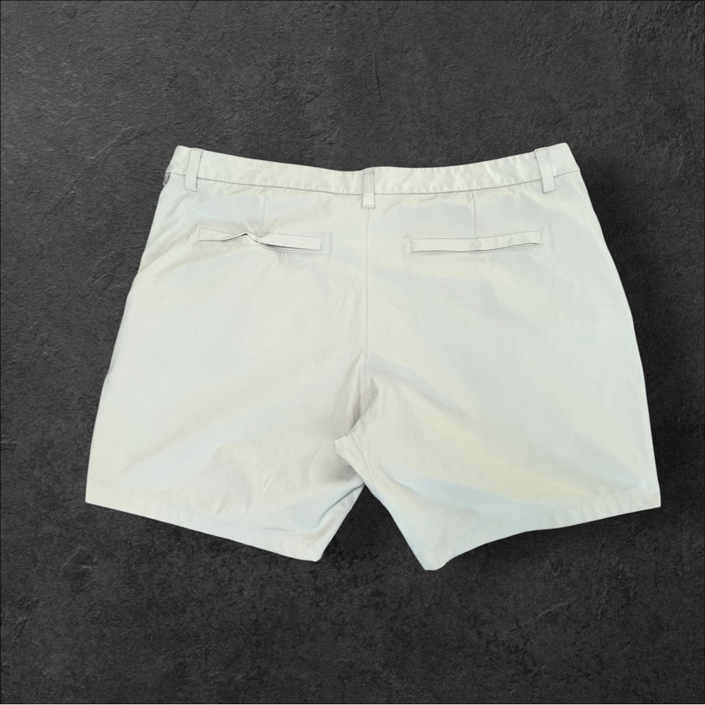 Lululemon Shorts Chino Warpstreme ABC Commission Classic‎ 7” Beige Men’s - Picture 2 of 5